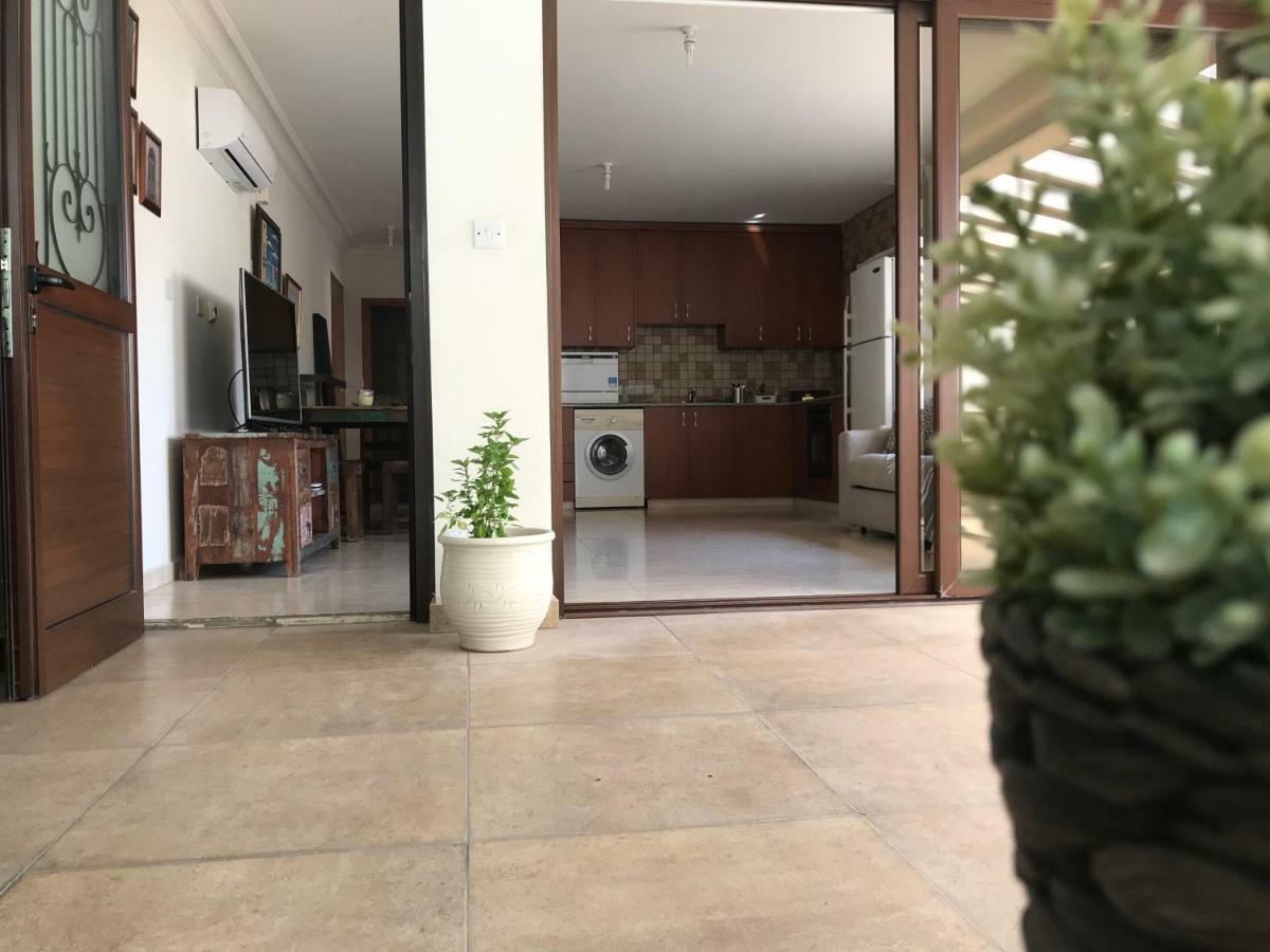 Mystra Place Nicosia Luaran gambar