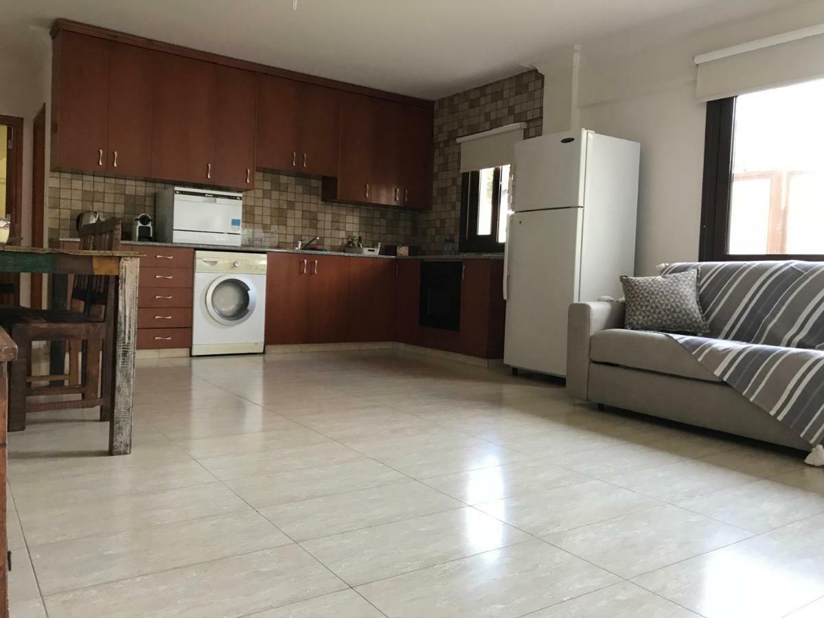 Mystra Place Nicosia Luaran gambar
